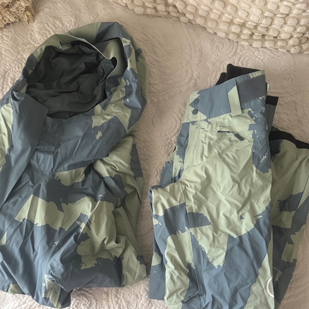 BackCountry Last Chair Stretch Insulated Ski/Snow/Snowboard Coat and Pants